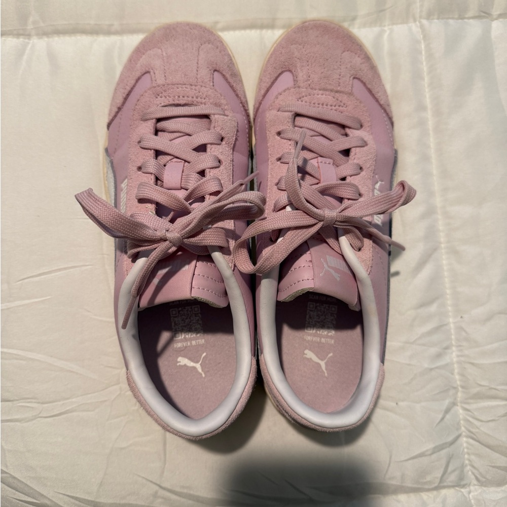 Puma Women's Soft Pink Sneakers